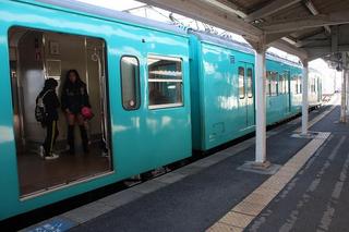 前車両しか開かない2両編成電車.jpg